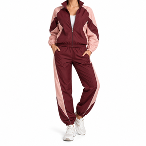 Ensemble de survêtement vintage 2 pièces en molleton brodé de dentelle et strass, zippé, en coton, pour femme, collection hiver 2026 - Product Image 1