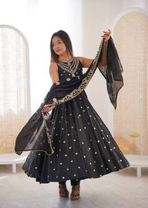Ensemble Anarkali Kurti en soie romaine brodé de sequins dorés ivoire pour femme, longueur ras du sol, avec dupatta, robe de soirée ethnique indienne, séchage rapide - Product Image 3