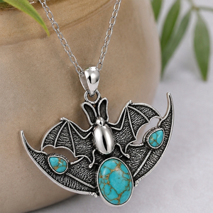 Colgante de Murciélago con Turquesa, Hecho a Mano, de Latón, Forma Ovalada, Chapado en Oro y Plata, Collar Unisex - Product Image 3