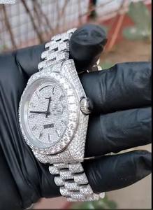 Reloj de plata con diamantes fabricado en India para mujer, con correa de acero inoxidable, ideal para regalo de aniversario. Disponible para la venta. - Product Image 3