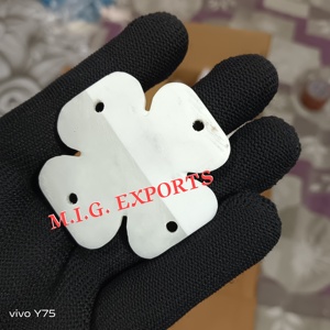 Tarjetas/tabletas de hueso de búfalo utilizadas en el tejido de tarjetas (tabletas) para crear bandas estrechas e intrincadas controlando los hilos del urdimbre. - Product Image 4