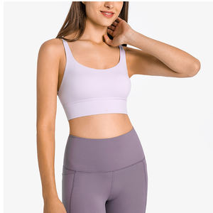 Ropa deportiva Baily diseñada para brindar comodidad a las mujeres adultas que practican deportes. - Product Image 1