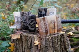 Cuerno Vikingo Artesanal para Beber y Vasos o Copas – Copa de Cuerno Medieval con Grabado, Varios Diseños - Product Image 1