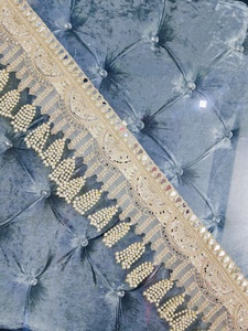 Sublimez votre entrée avec un toran artisanal richement perlé, un décor suspendu traditionnel aux élégants accents de perles, idéal pour la décoration intérieure et les mariages festifs. - Product Image 2