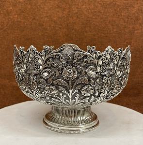 Cuenco redondo de plata Chapado en plata hecho a mano para decoración del hogar, Urli grabado a mano, centro de mesa, tazón para decoración y regalo - Product Image 3