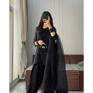Hermoso conjunto de salwar kameez de poliéster con top, pantalón y dupatta para fiestas - Product Image 3