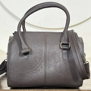 Sac de voyage Thunderbird en cuir véritable fait main, taille moyenne, pour femme, sac de sport durable pour l'extérieur – Collection March Expo - Product Image 5