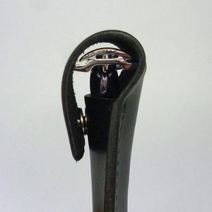 Étui de voyage en cuir bleu fait à la main pour hommes pour rasoir de sécurité à double tranchant avec lame en acier inoxydable couleur et logo personnalisables - Product Image 5