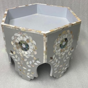 Soporte para Pastel Hexagonal de Lujo Ecológico con Incrustaciones de Madreperla |   Pedestal de Madera Hecho a Mano para Exhibición de Pasteles y Postres - Product Image 2