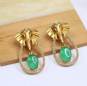 Elegantes Pendientes de Diseño en Latón Chapado en Oro de Alta Calidad para Mujer, Ideales para Fiestas y Eventos Nocturnos - Product Image 3