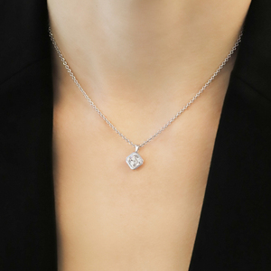 จี้เพชรทรง Asscher รับรองโดย IGI เพชรเพาะเลี้ยงในห้องปฏิบัติการ ตัวเรือนทองคำแท้ 14K ประดับเพชร VVS1 สำหรับผู้หญิง - Product Image 5