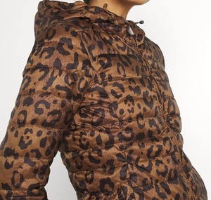 Blouson d'hiver matelassé pour femme personnalisé, écologique, respirant, service OEM, style streetwear, vêtement d'extérieur épais - Product Image 4