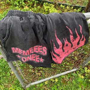 เสื้อยืดแขนกุดสไตล์สตรีทแวร์ลายซัมเมอร์ทู พร้อมกางเกงขาสั้นยีนส์ฟอกสีสไตล์ดิสเทรส ชุดเซ็ตเสื้อและกางเกงขาสั้น 2 ชิ้นสำหรับผู้ชาย แบบสั่งทำได้ - Product Image 6
