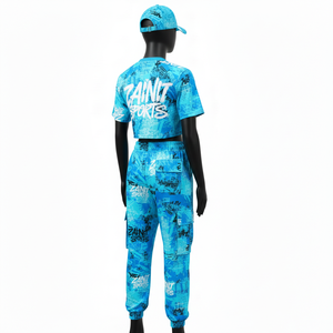 Conjunto de mujer con top corto y pantalones jogger de algodón, poliéster y spandex premium, color azul aguamarina, con gráfico sublimado en toda la superficie y logotipo personalizado. - Product Image 5