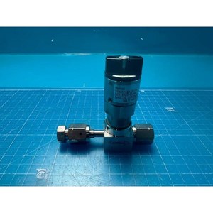Válvula de Diafragma Neumática CKD 3870-03348 Usada Como Pieza de Repuesto para Equipos Legacy Semiconductor - Product Image 6