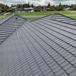 Precio al por mayor, teja metálica recubierta de piedra <span class=keywords><strong>Tudor</strong></span> gris oscuro, uso al aire libre, teja galvanizada para África, casa de autoconstrucción - Product Image 5