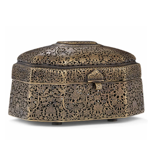 Caja de latón con cúpula de estilo antiguo con adornos geométricos islámicos. Disponible a precios de mayorista. - Product Image 3