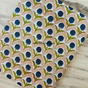 Tissu en coton imprimé traditionnel Jaipuri, coton cambriqué imprimé au bloc 60x60, tissu en coton à motifs. - Product Image 3