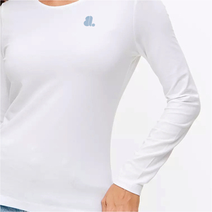 Camiseta de Mujer Blanca de Manga Corta con Cuello Redondo, Algodón Orgánico Ecológico, con Logotipo, Corte Regular, Informal, Tejido Transpirable, Color Sólido - Product Image 4