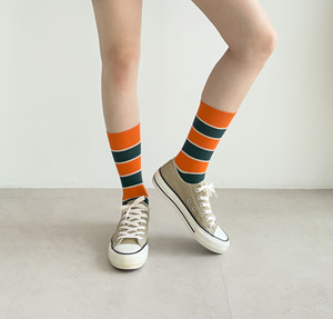 Chaussettes rayées pour femmes, vert et blanc, en coton respirant, pour un usage quotidien, saison printemps, style tricoté classique - Product Image 4