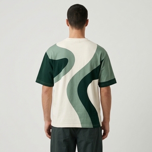 Camiseta de hombre de corte holgado color crema con gran curva en S verde salvia y paneles con detalles en verde oscuro - Product Image 3