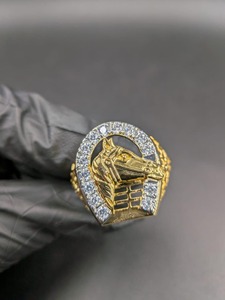 Anillo de Moissanita con Cabeza de Caballo, Plata de Ley 925, Chapado en Oro Amarillo de 14K, Anillo de Herradura Estilo Hip Hop Bling - Product Image 3