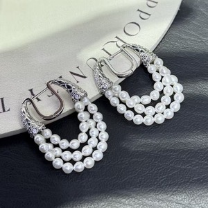 Boucles d'oreilles pendantes en perles multi-couches imitation rétro française 2025, nouveau style populaire pour la mode automne-hiver - Product Image 2