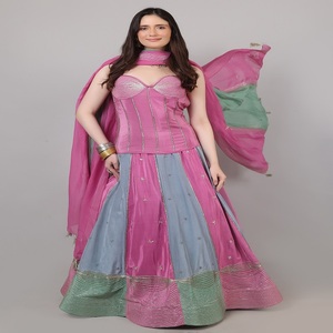 Conjunto de Lehenga Choli de Diseño Moderno y Tradicional para Mujer en 3 Tonos: Rosa, Gris y Verde con Detalles en Gotta y Trabajo Cut Dana - Product Image 5