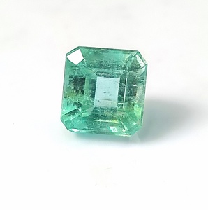 Esmeralda Nigeriana Natural, Corte Octogonal, 8.95 Ct, Gema Facetada (11.2x11.6x9.1mm), Color Verde con Efecto de Fuego, para Joyería - Product Image 3