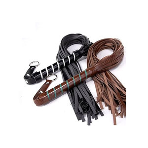 Fouet en cuir avec bandes tressées et poignée en anneau métallique - Product Image 4