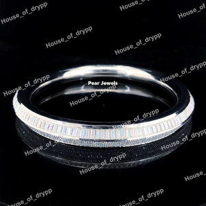 Bracelet jonc de luxe en moissanite et diamants, finition acier inoxydable, avec diamants taille baguette et taille ronde pour un bijou élégant - Product Image 3