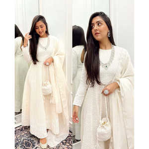 Ensemble de costume en mousseline de coton blanc 100% écologique orné de broderies Chikankari avec sac Potli, taille XS, tenue ethnique pour les fêtes - Product Image 2