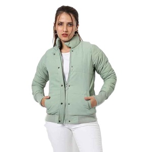 Veste matelassée courte personnalisée pour femmes, veste coupe-vent pour femmes, manteaux matelassés pour femmes - Product Image 1