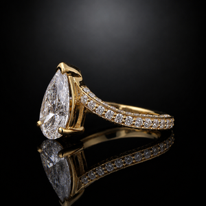Anillo de Compromiso de Oro Amarillo de 14K con Diamante Cultivado en Laboratorio de 3 Quilates con Corte de Pera, Anillo de Boda con Pavé para Mujer - Product Image 5