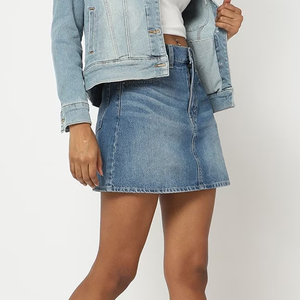 Faldas vaqueras mini plisadas de cintura media con doble cinturón para mujer, a la moda, de tiro medio, lavado medio, al por mayor - Product Image 2