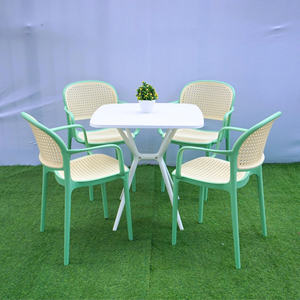 Chaise de jardin d'extérieur haut de gamme en plastique moulé imitation osier couleur menthe avec accoudoirs – Imperméable et idéale pour la détente - Product Image 1