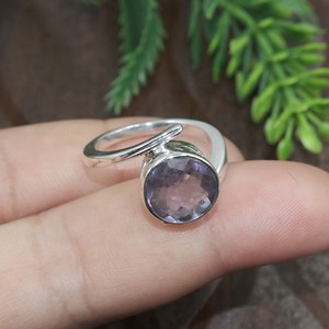 แหวนเงินอเมทิสต์ธรรมชาติทรงรีเจียระไนแบบแฮนด์เมด แหวนพลอยวินเทจสไตล์โบโฮ ของขวัญเครื่องประดับสำหรับผู้หญิง แหวนพลอยประจำเดือนเกิดสำหรับทุกเพศ แม่ - Product Image 3