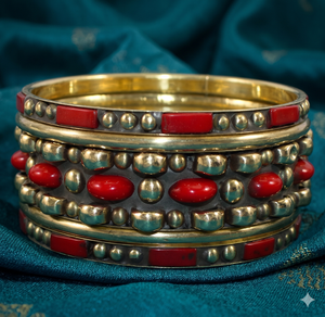 Juego de brazaletes hechos a mano para mujer, conjunto de brazaletes de hueso y latón indio, moda de la India - Product Image 1
