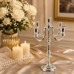 Candelabro Plateado Elegante de Cinco Brazos para Decoración de Mesa Romántica y Bodas de Lujo - Product Image 1