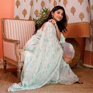 Vestido de Chifón Estilo Bohemio con Estampado Tie Dye Blanco Daisy, Talla XS - Product Image 6