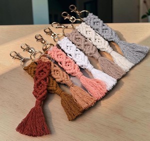 EL CLASICO OVERSEAS Llavero Boho de Macramé Personalizado, Hecho a Mano con Cuerda de Algodón Ecológica, para Bolsos y Llaves de Coche, Promocional - Product Image 1