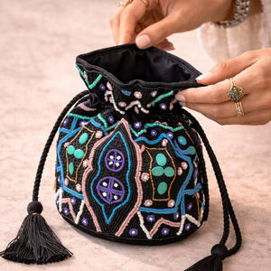 Bolso de Mano Tradicional Indio Potli para Mujer, Bolso Hecho a Mano, Regalo de Navidad, Bolso Tipo Clutch, Lote al por Mayor, Regalos de Agradecimiento por Glowin Fashion - Product Image 1