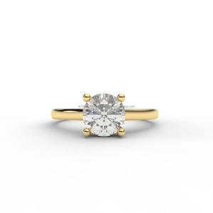 Bague de fiançailles solitaire en moissanite taille ronde en or jaune, classique à quatre griffes, pour femme - Product Image 1