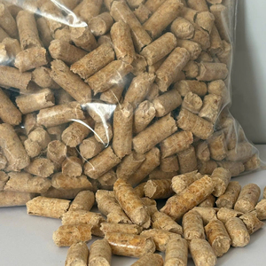 Pellets de madera de pino para lecho de ganado: una solución higiénica de alta calidad y ecológica - Product Image 1