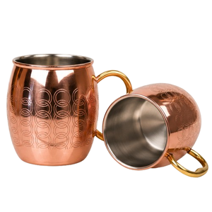 Mug à Moscow Mule en cuivre pur fait main avec poignée en laiton design et base sur pied, idéal pour les bars - Product Image 3