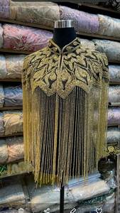 Cape noire et dorée à perles, avec broderies complexes et franges longues, pour tenue de soirée, veste de mariage - Product Image 5