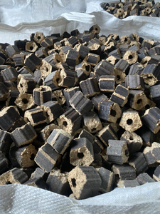 Briquettes de sciure de bois de chêne et de frêne compressées de qualité supérieure, combustible biomasse à combustion propre, énergie renouvelable pour le chauffage des chaudières industrielles - Product Image 2