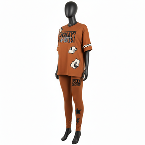 Ensemble t-shirt et legging femme en coton et élasthanne premium 220 GSM, marron, avec empiècements rayés sur les manches, logo personnalisé imprimé à chaud. - Product Image 4