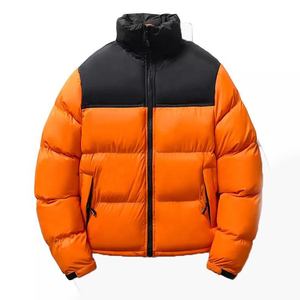 Chaqueta de hombre brillante con capucha, corta, gruesa, de invierno, estilo bomber, acolchada, de fábrica directa. - Product Image 1