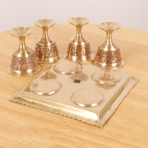 Ensemble de 4 verres à vin en laiton avec plateau de service, gobelets à vin avec finition en laiton décorative, ensemble de vaisselle de luxe pour la table à manger et la maison - Product Image 2